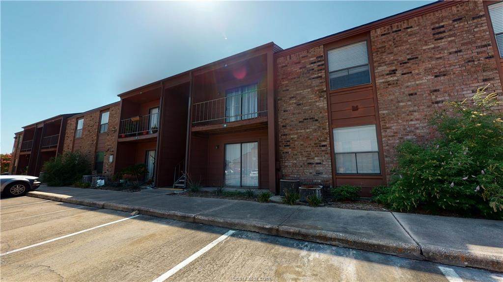 904 University Oaks Boulevard - Photo 1