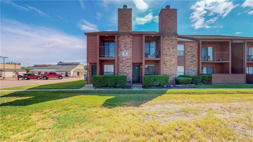 904 University Oaks Boulevard - Photo 1