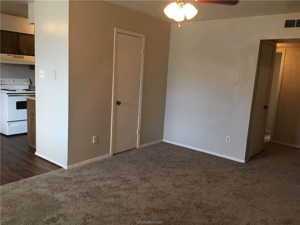 2703 Evergreen - Photo 1