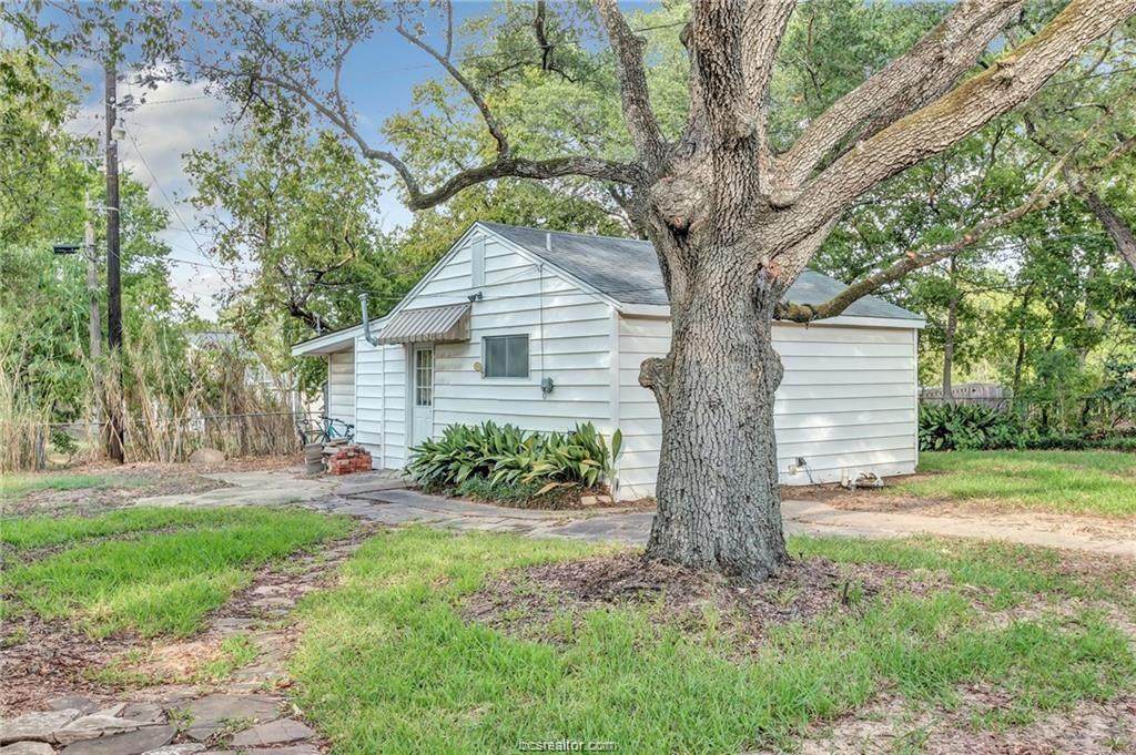 3805 Ridgewood Street - Photo 1