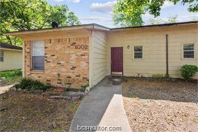 1002 Navarro - Photo 1