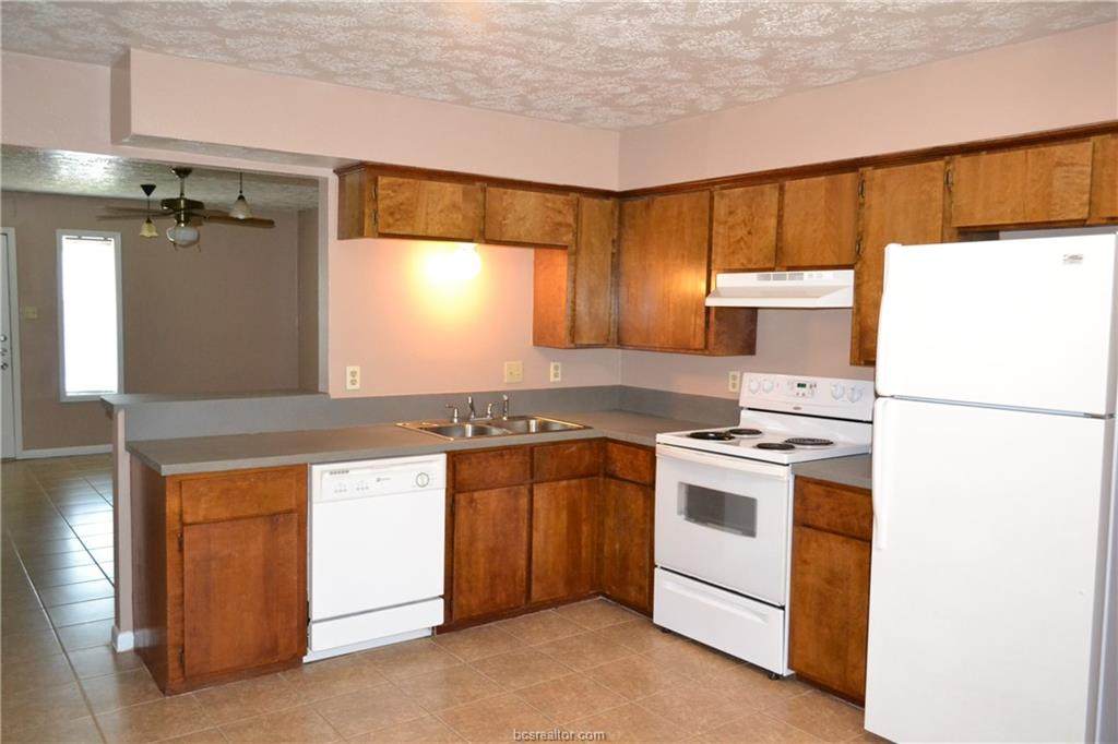 710 Wellesley Court - Photo 1