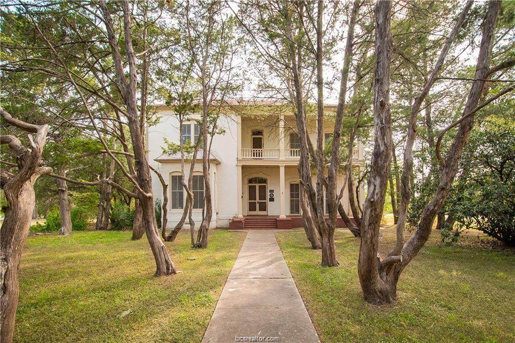 713 30th Street - Photo 1