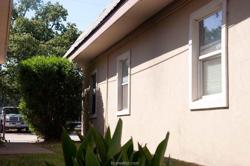 605 Foch St - Photo 1
