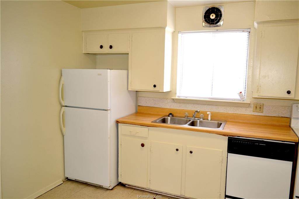 401 Lake Street - Photo 1