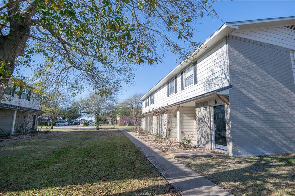 1410 Summit Street - Photo 1