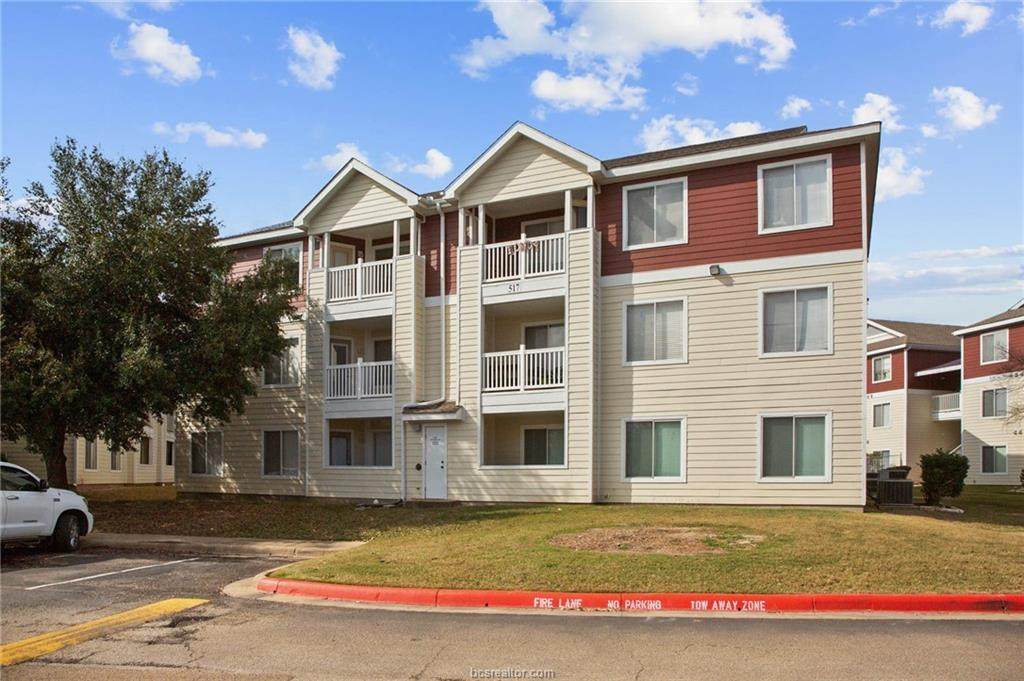 517 Southwest Parkway - Photo 1