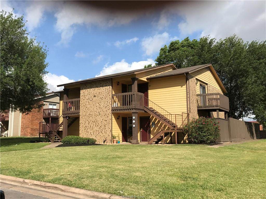 707 Wellesley Court - Photo 1