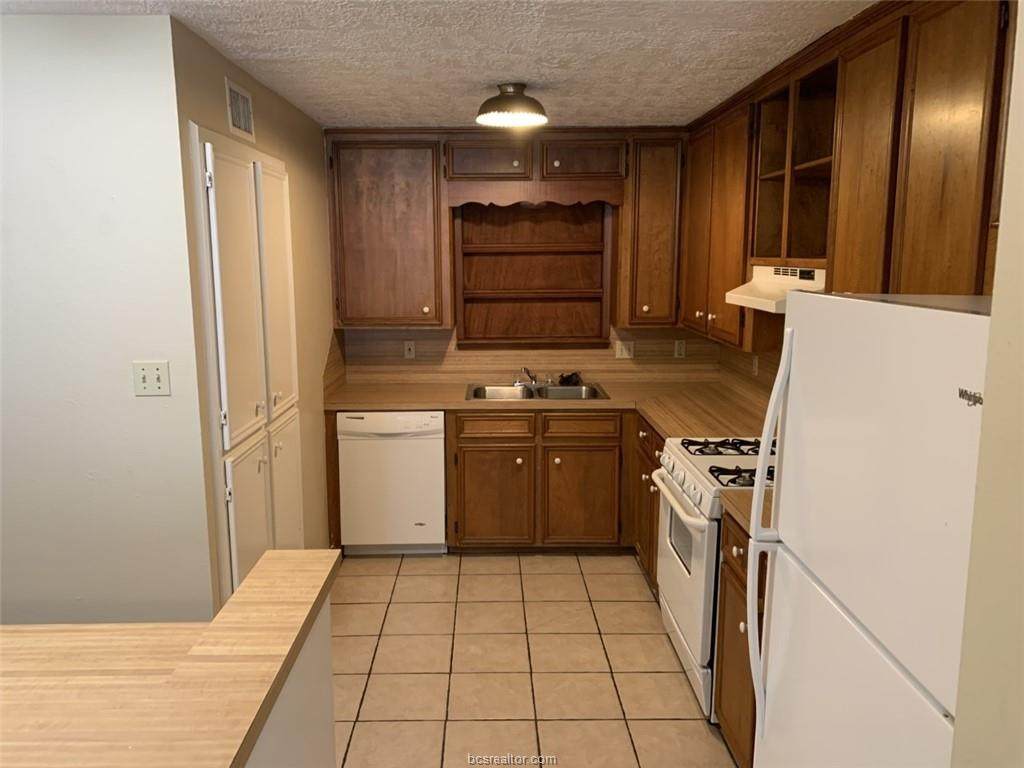 606 Peyton Street - Photo 1