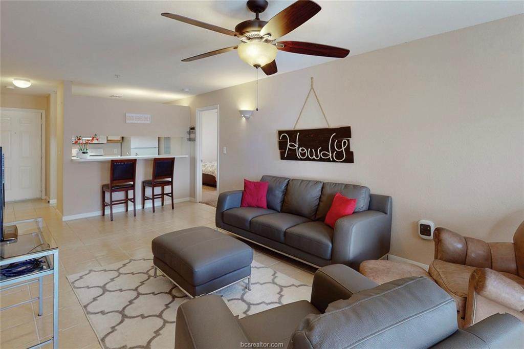 529 Southwest Parkway - Photo 1