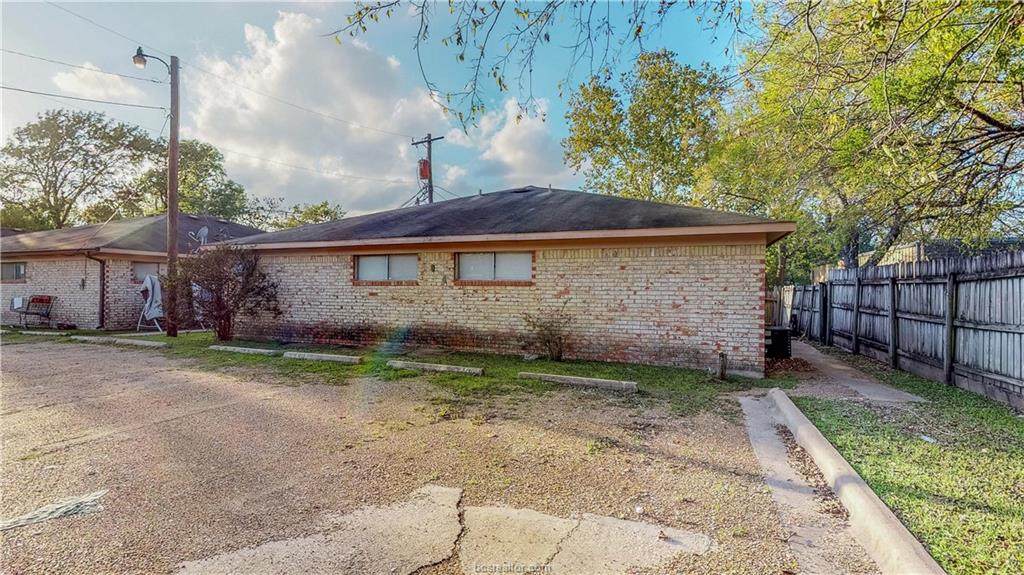 206 Lynn Drive - Photo 1