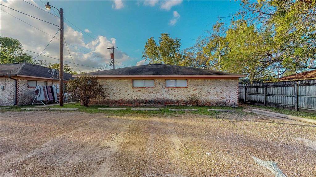 204 Lynn Drive - Photo 1