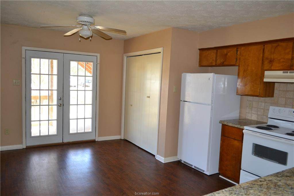 712 Wellesley Court - Photo 1