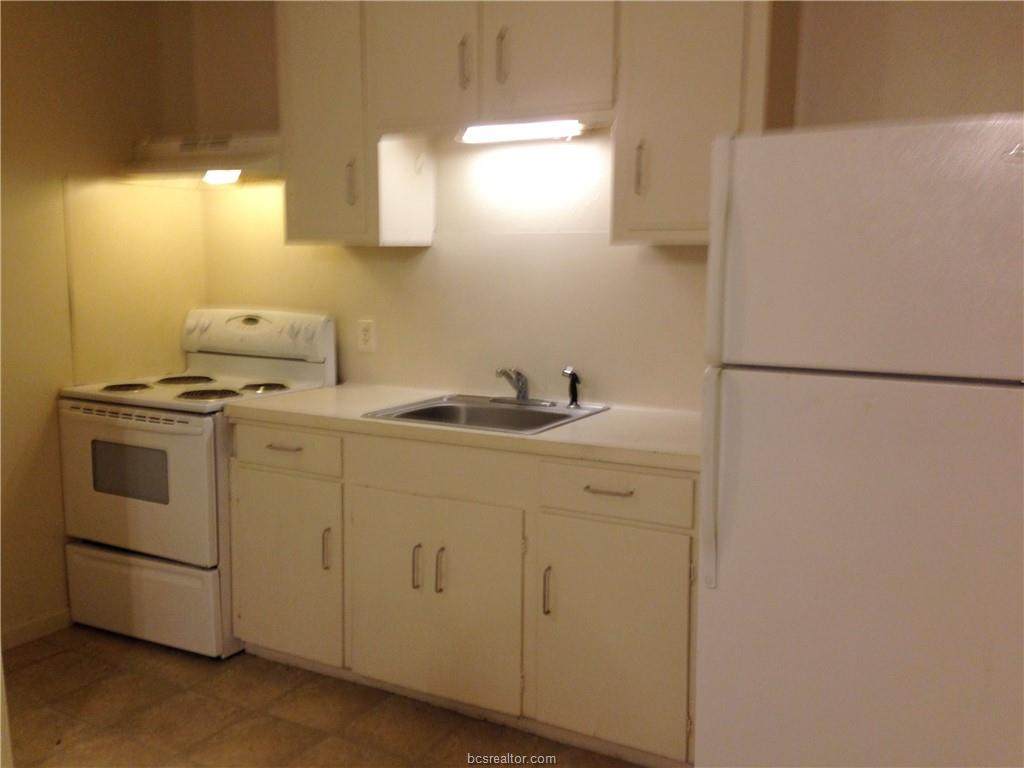601 Foch Street - Photo 1