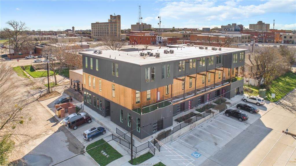 305 Parker - Photo 1