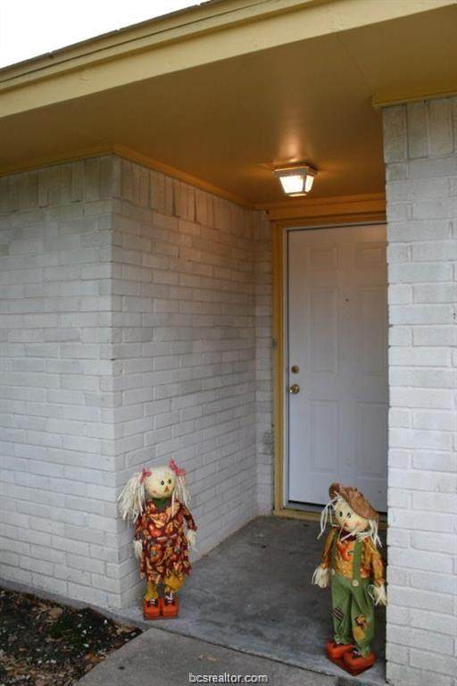 1808 Laura Lane - Photo 1