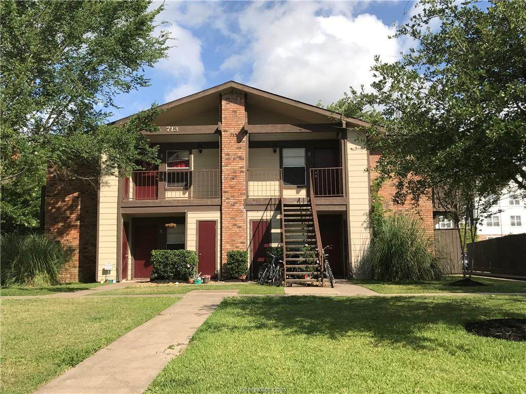 713 Wellesley - Photo 1