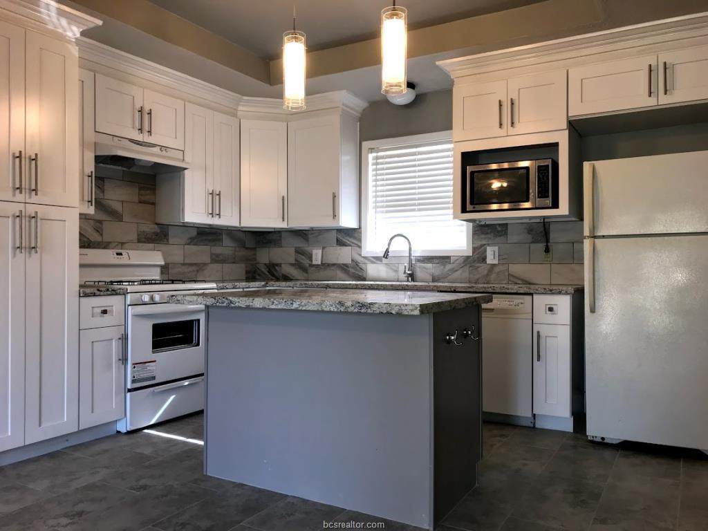 1223 Ridgefield - Photo 1