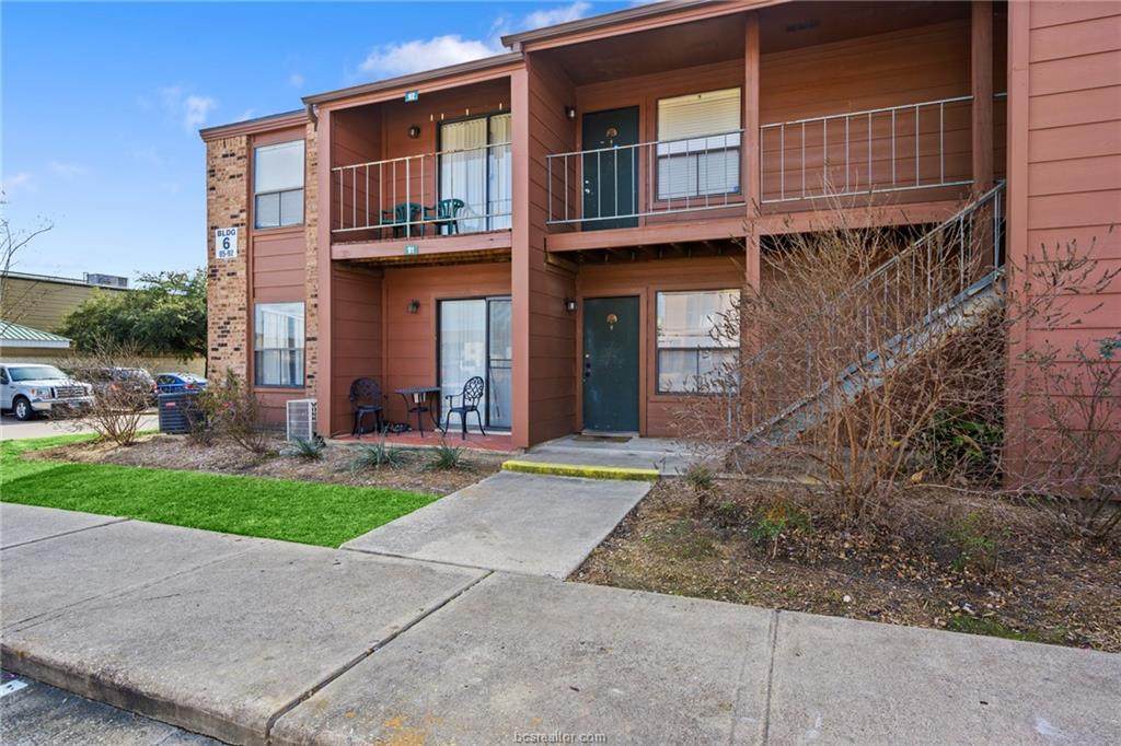 904 University Oaks - Photo 1