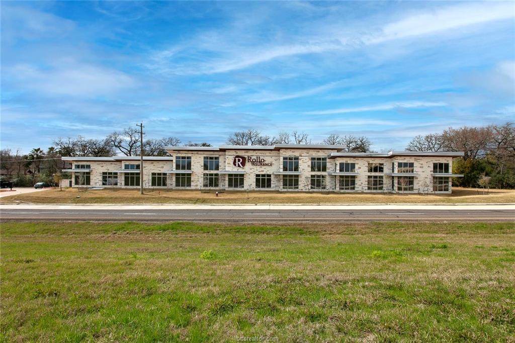 1500 Earl Rudder Freeway S - Photo 1