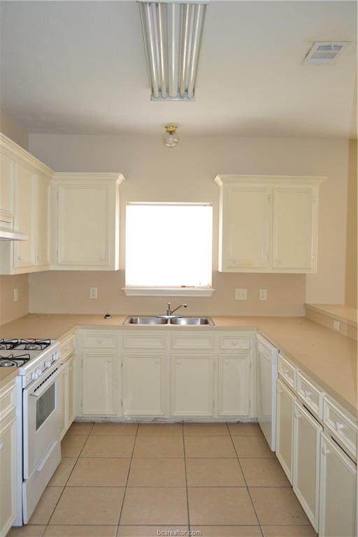 518 Tarrow Street - Photo 1