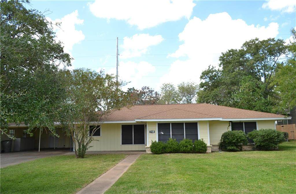 318 Fairway Drive - Photo 1