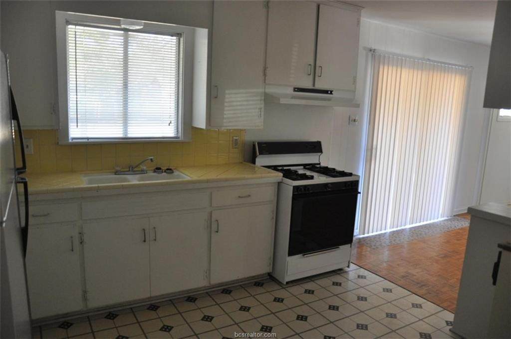 818 Vine Street - Photo 1