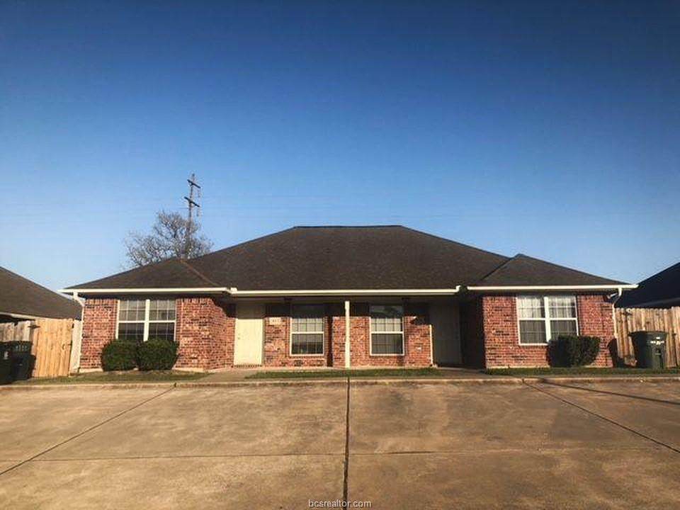 1606 Rock Hollow - Photo 1