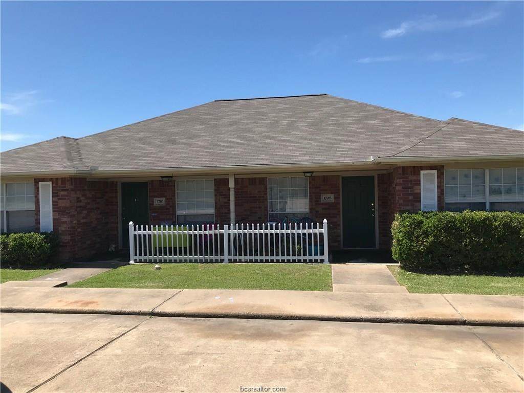 1708 Rock Hollow - Photo 1