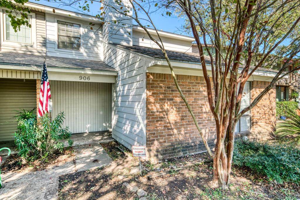 906 Navidad Street - Photo 1