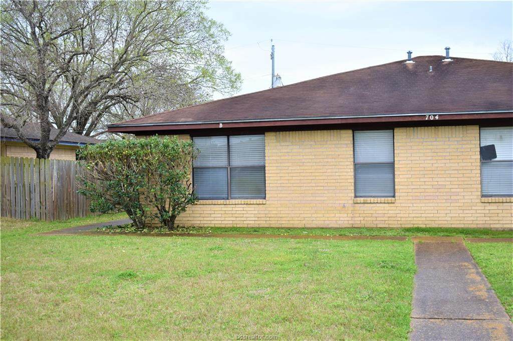 704 Vassar - Photo 1