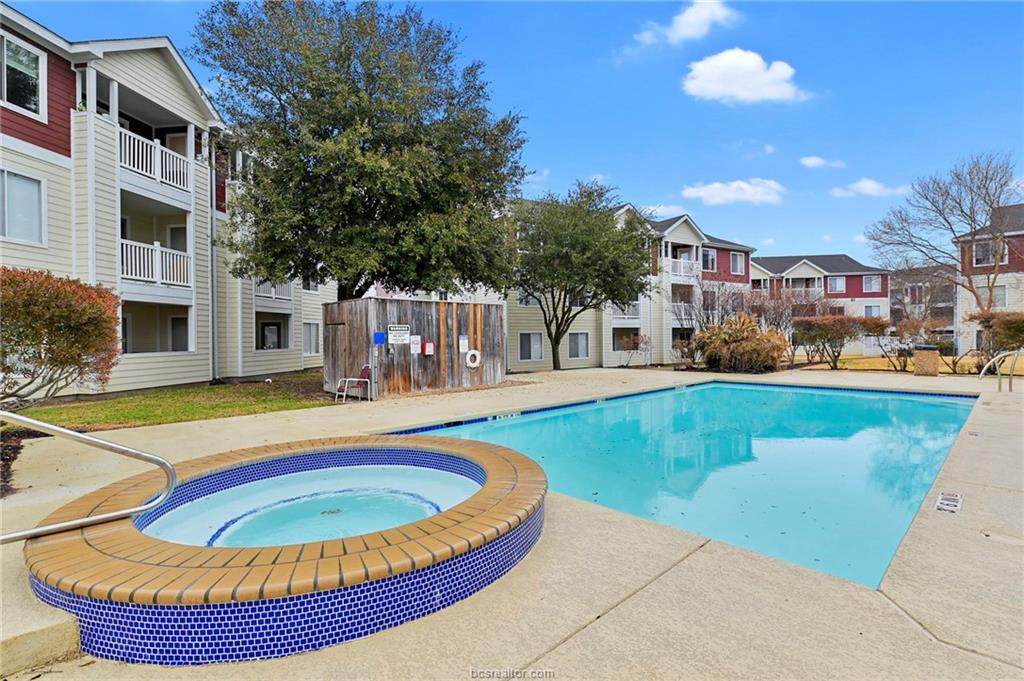 521 Southwest Parkway - Photo 1