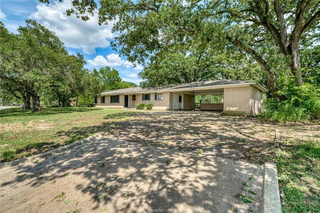 305 Fairway Drive - Photo 1