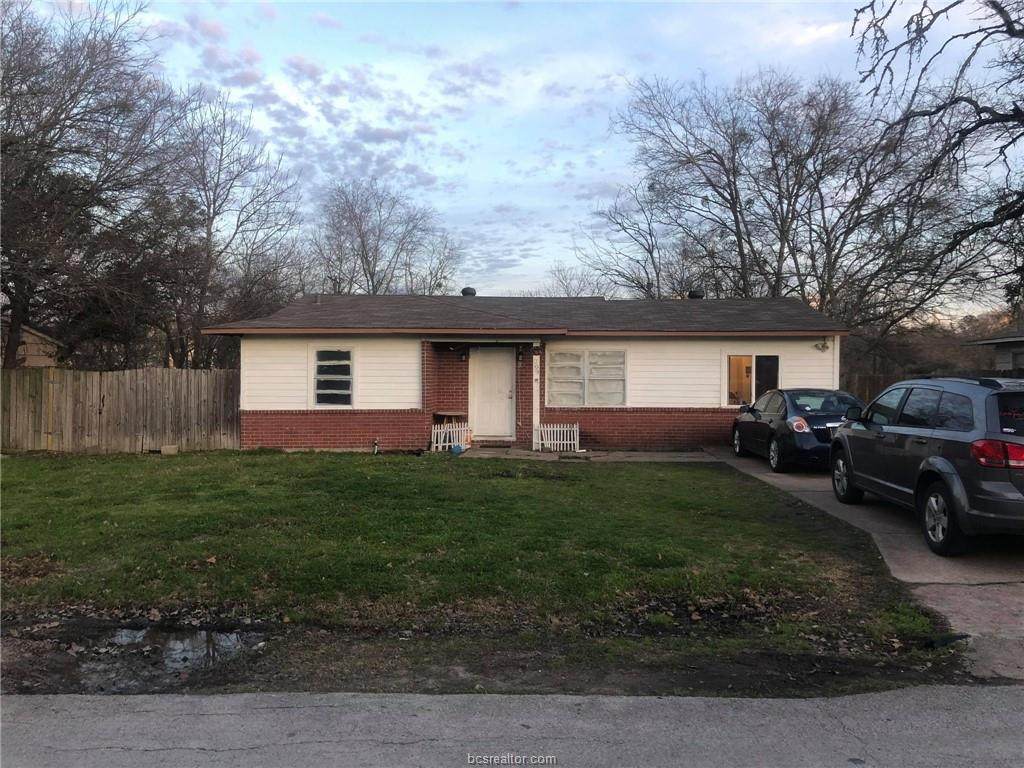 209 Foch Street - Photo 1