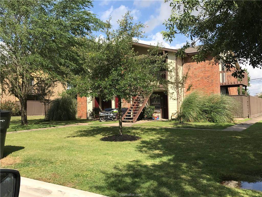 709 Wellesley - Photo 1