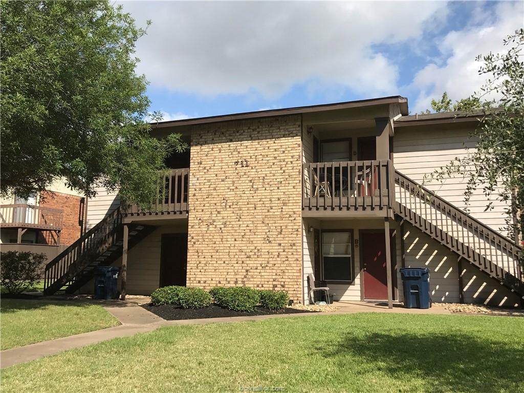 711 Wellesley - Photo 1