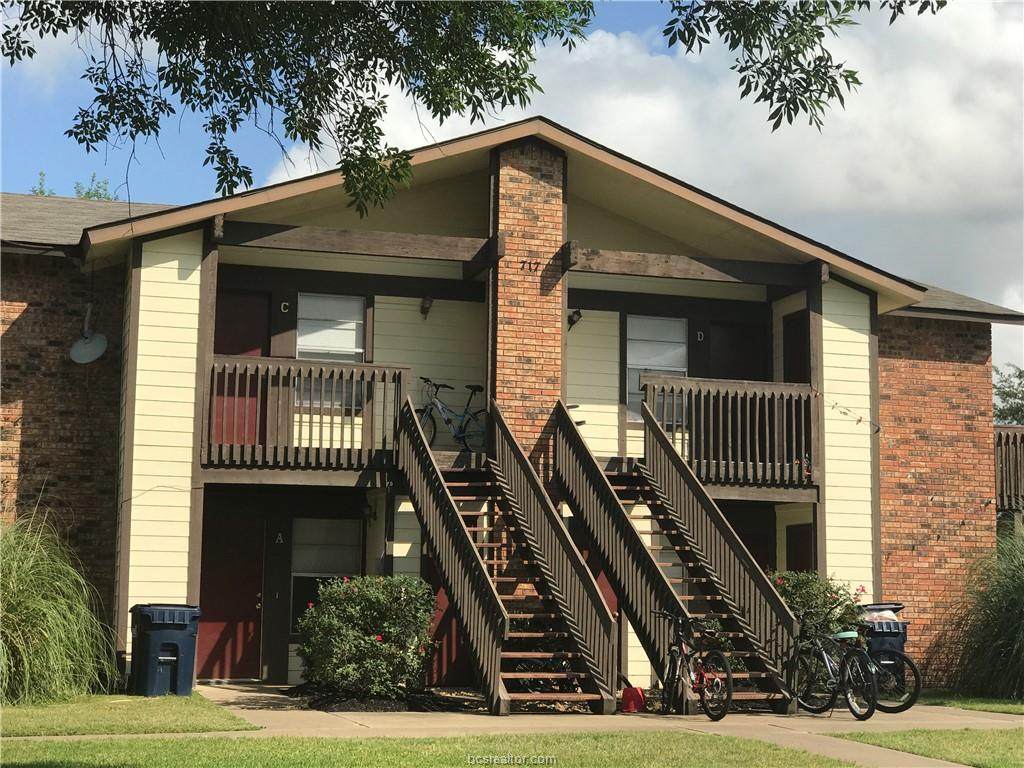 717 Wellesley Court - Photo 1