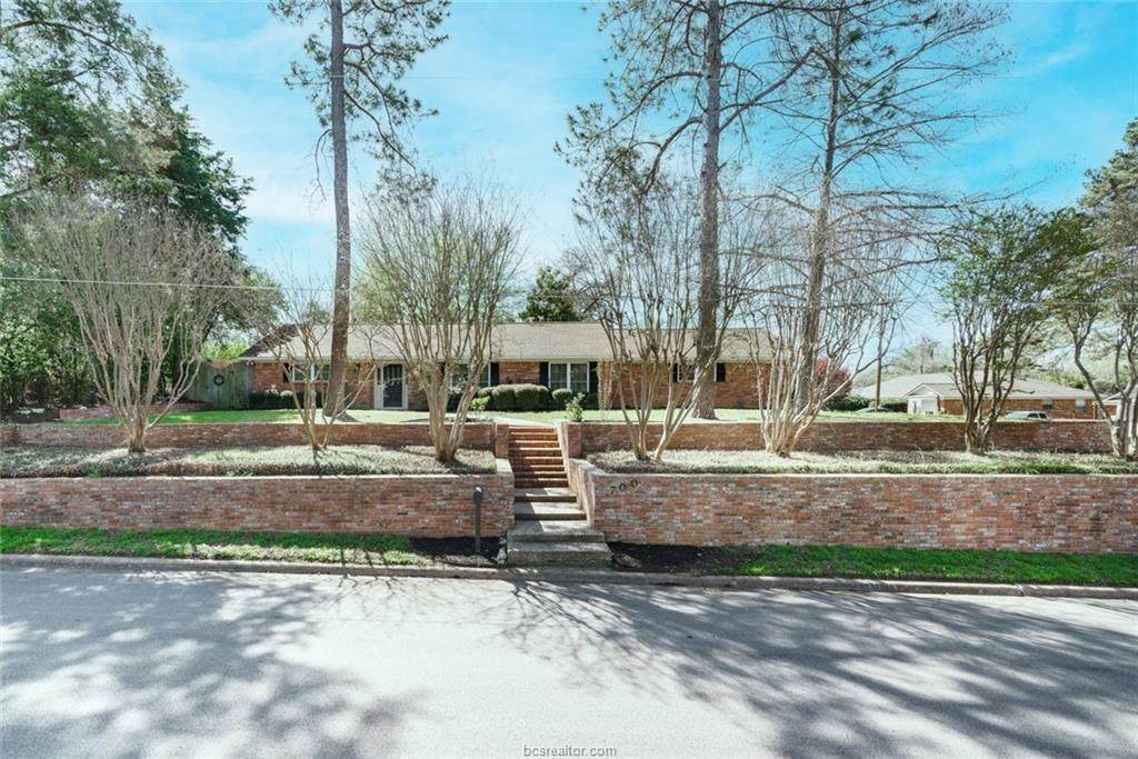 700 Pecan St - Photo 1