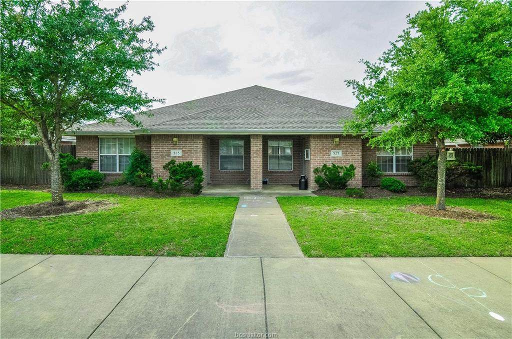 925-927 Sun Meadow Street - Photo 1