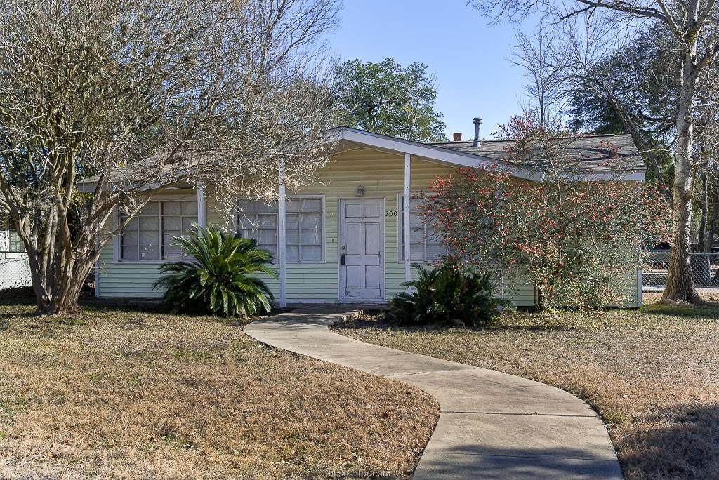 200 Gilchrist - Photo 1