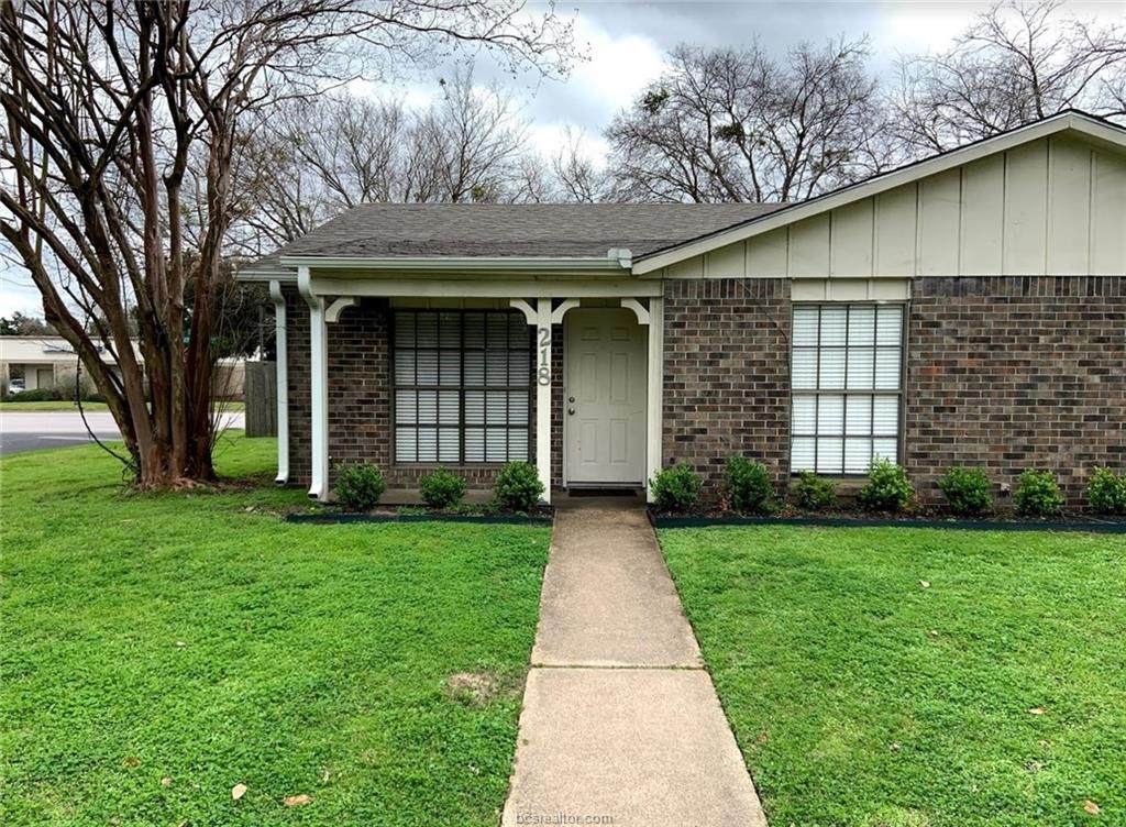 218 Bucknell Court - Photo 1