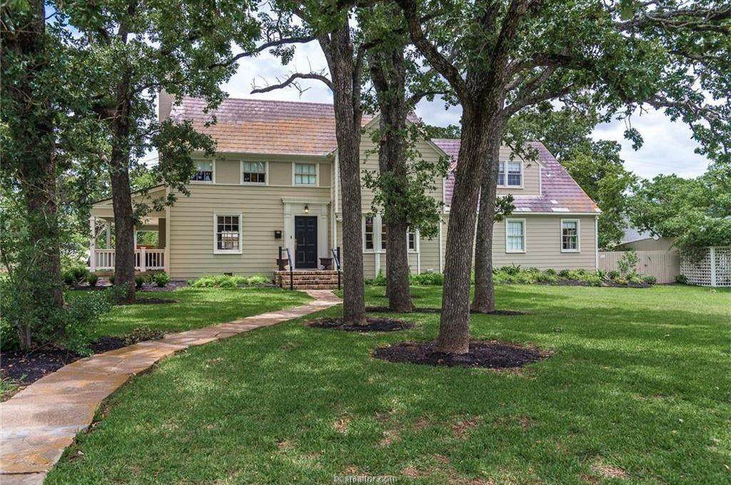 301 Suffolk Avenue - Photo 1
