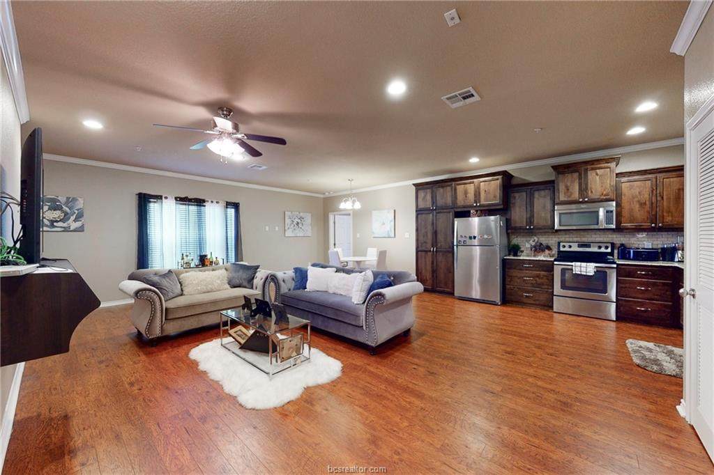 307 Boyett Street - Photo 1