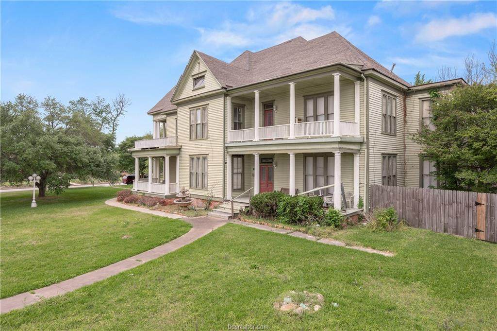 606 10th Street - Photo 1