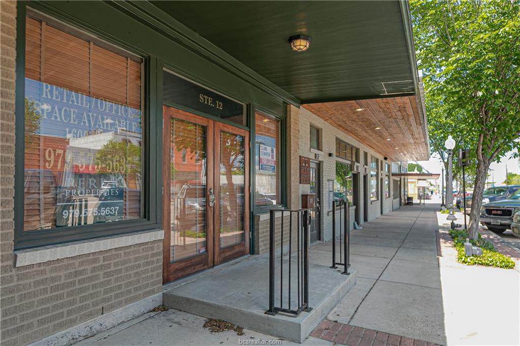 208 N. Bryan Ave - Photo 1