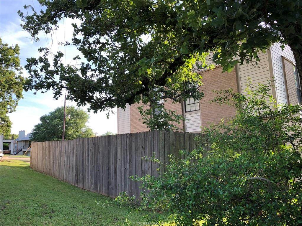 1020 Autumn Circle - Photo 1