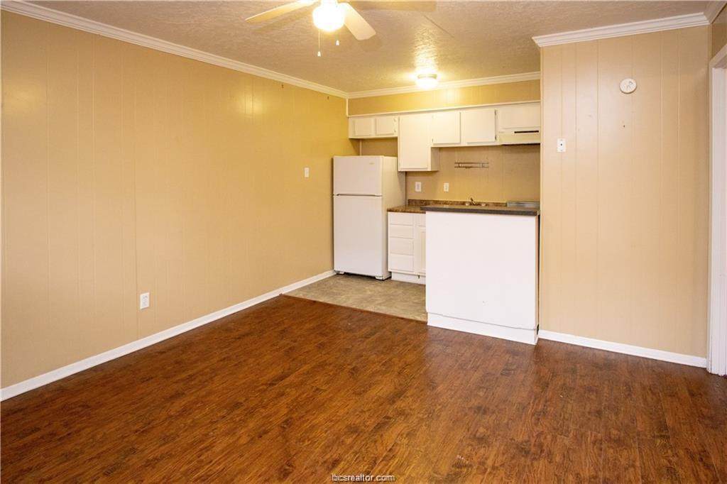 1402 Holleman - Photo 1