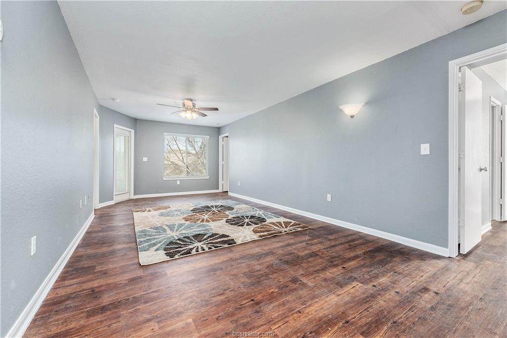 521 Southwest Parkway - Photo 1