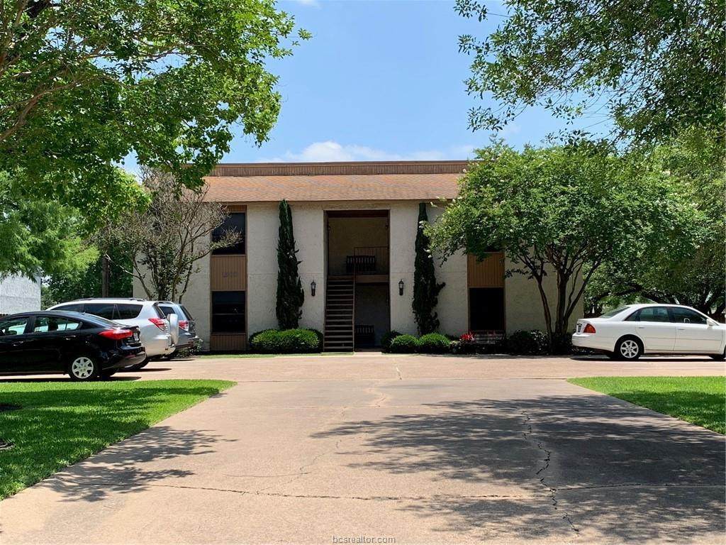 1502 Oakdale - Photo 1