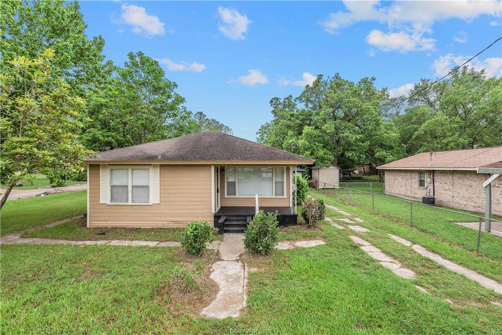 501 7th Street - Photo 1